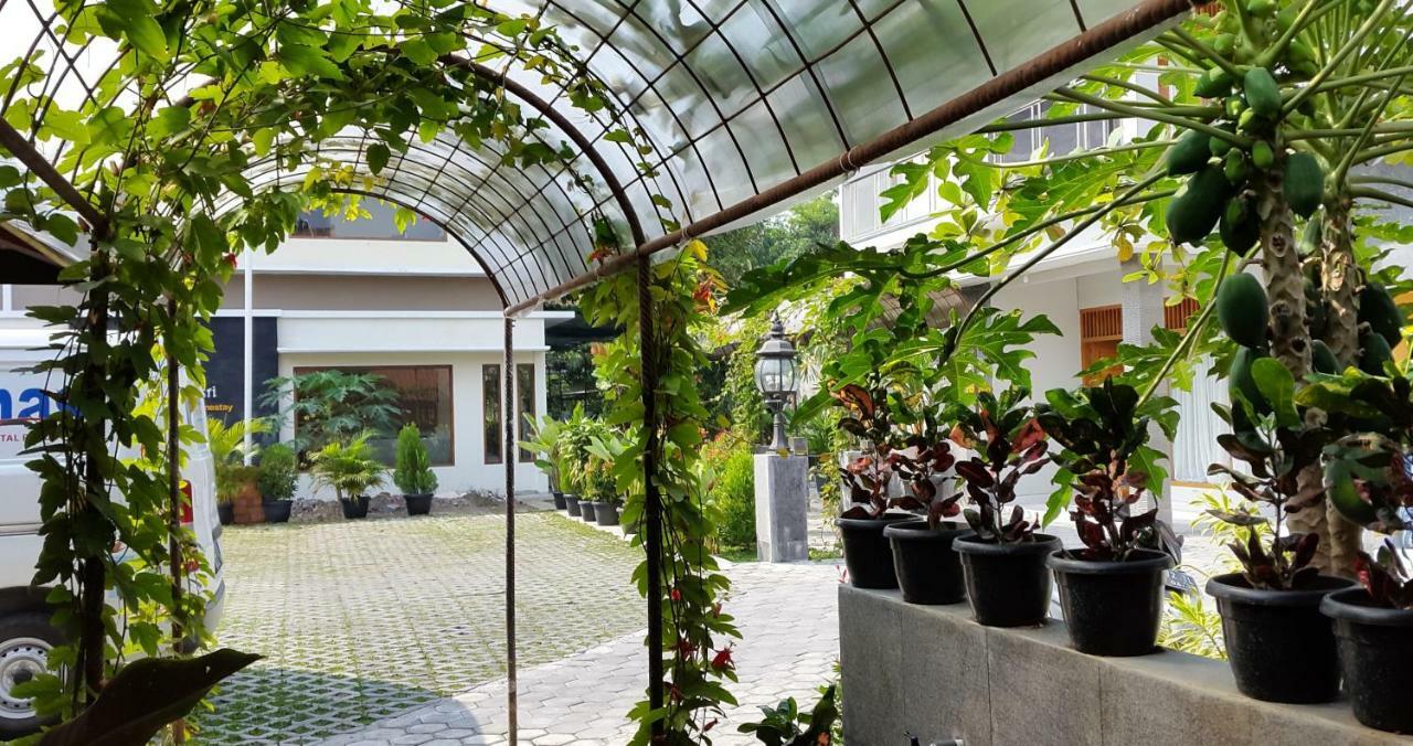 Embe Joglo Homestay Maguwo Exterior foto